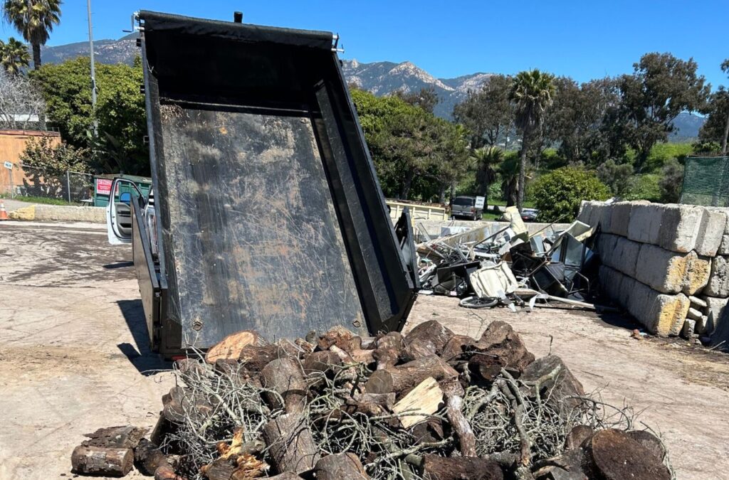 Hauling 24/7 expert providing junk removal in Camarillo, CA, showing reliability and why the company is the best choice for local cleanouts. Junk Removal near me.