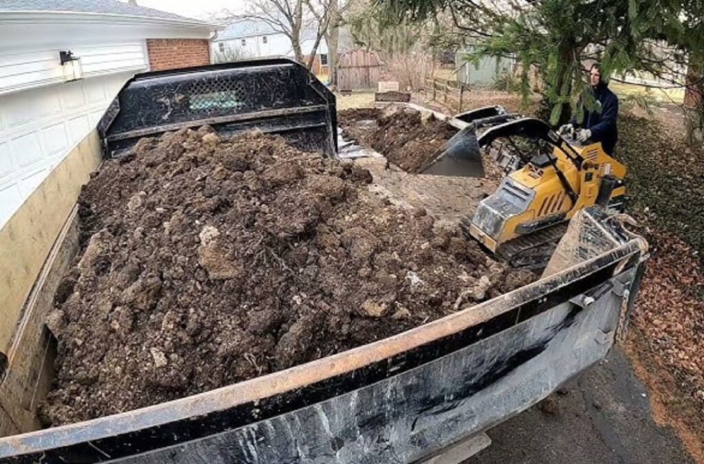 Hauling 24/7 worker removing heavy construction debris in Carpinteria, CA with skilled handling and reliable cleanup tools.